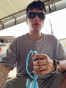 Snapshot of Logan_smith1 chatting on November 2025 04:17:01 PM Logan smith1 online show from November 2025 04:17:01 PM