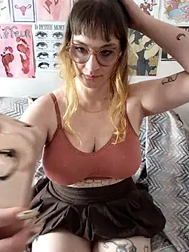 Snapshot of PrincesseMalicia chatting on May 2026 01:27:02 PM PrincesseMalicia online show from May 2026 01:27:02 PM