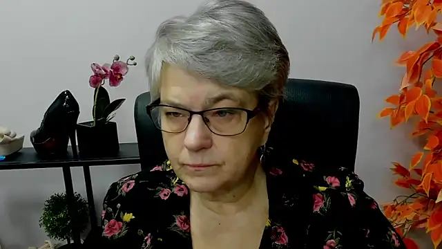 Snapshot of IrisDream chatting on December 2024 07:16:02 AM IrisDream online show from December 2024 07:16:02 AM