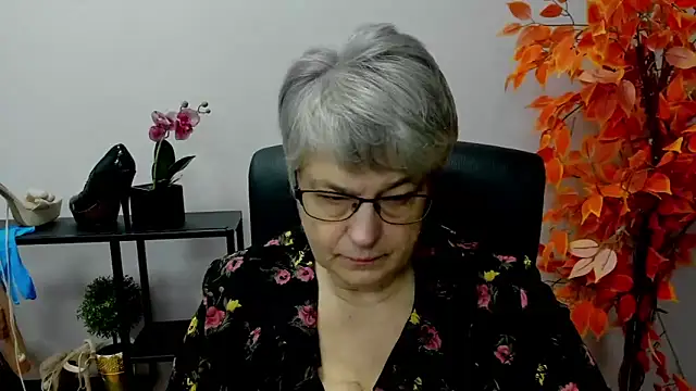 Snapshot of IrisDream chatting on December 2024 11:05:02 AM IrisDream online show from December 2024 11:05:02 AM