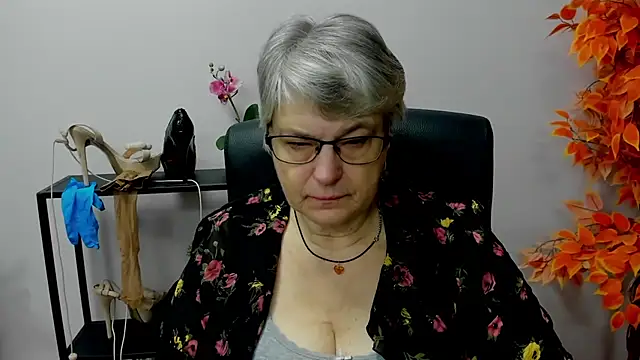 Snapshot of IrisDream chatting on December 2024 07:16:01 AM IrisDream online show from December 2024 07:16:01 AM