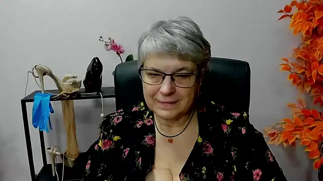 Snapshot of IrisDream chatting on December 2024 01:55:02 PM IrisDream online show from December 2024 01:55:02 PM