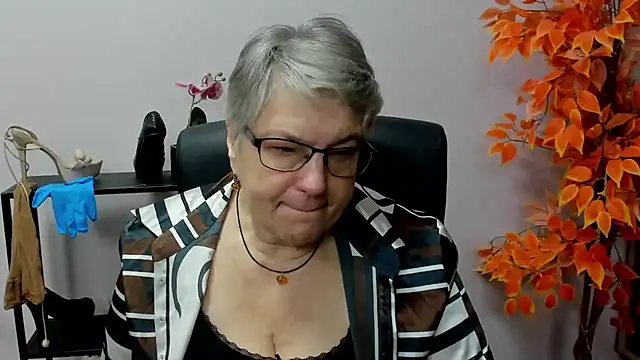 Snapshot of IrisDream chatting on December 2024 07:20:01 AM IrisDream online show from December 2024 07:20:01 AM