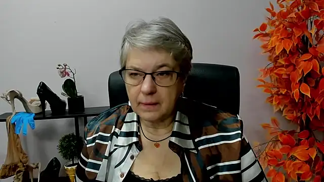 Snapshot of IrisDream chatting on December 2024 07:19:02 AM IrisDream online show from December 2024 07:19:02 AM