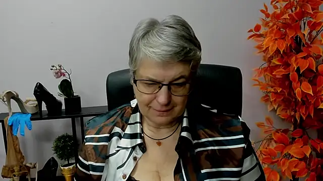 Snapshot of IrisDream chatting on December 2024 10:56:01 AM IrisDream online show from December 2024 10:56:01 AM