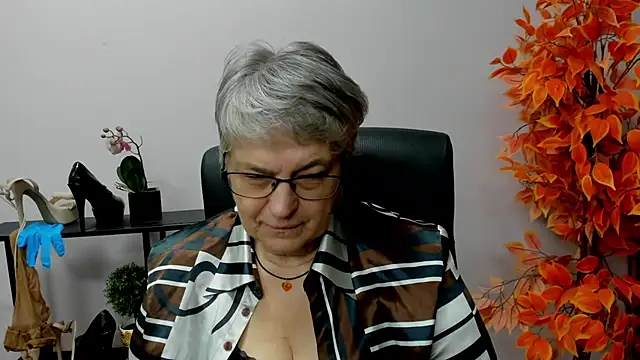 Snapshot of IrisDream chatting on December 2024 02:00:01 PM IrisDream online show from December 2024 02:00:01 PM