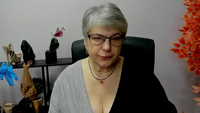 Snapshot of IrisDream chatting on December 2024 07:15:01 AM IrisDream online show from December 2024 07:15:01 AM