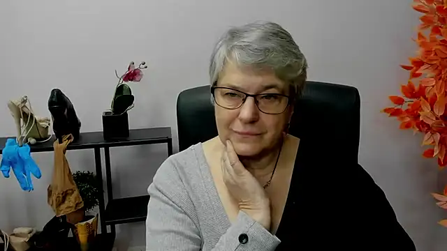 Snapshot of IrisDream chatting on December 2024 11:13:01 AM IrisDream online show from December 2024 11:13:01 AM