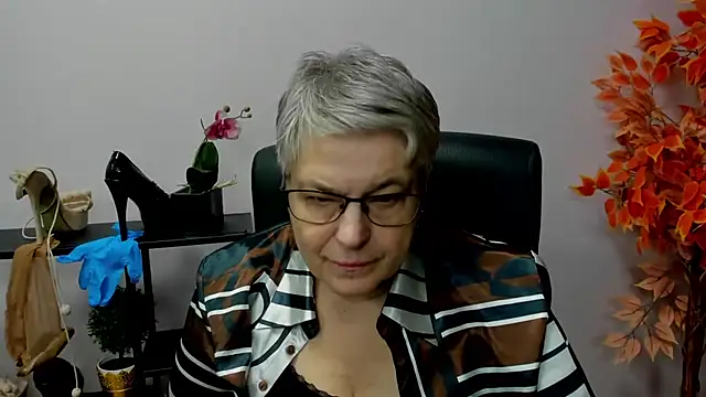 Snapshot of IrisDream chatting on December 2024 10:50:02 AM IrisDream online show from December 2024 10:50:02 AM