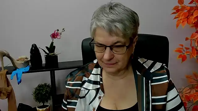 Snapshot of IrisDream chatting on December 2024 07:15:01 AM IrisDream online show from December 2024 07:15:01 AM