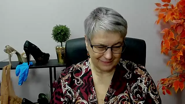 Snapshot of IrisDream chatting on December 2024 07:18:02 AM IrisDream online show from December 2024 07:18:02 AM