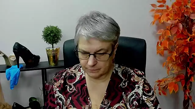 Snapshot of IrisDream chatting on December 2024 10:24:01 AM IrisDream online show from December 2024 10:24:01 AM