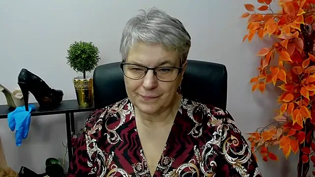 Snapshot of IrisDream chatting on December 2024 01:29:02 PM IrisDream online show from December 2024 01:29:02 PM