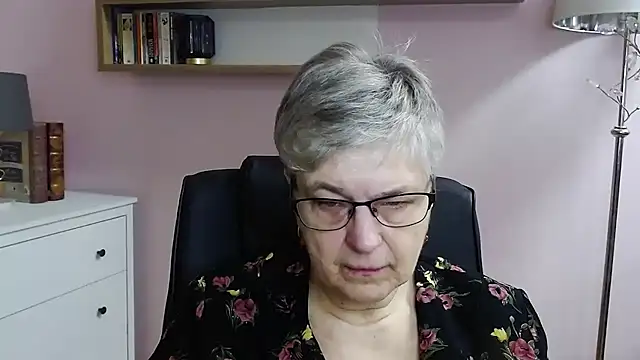 Snapshot of IrisDream chatting on December 2024 07:28:01 AM IrisDream online show from December 2024 07:28:01 AM