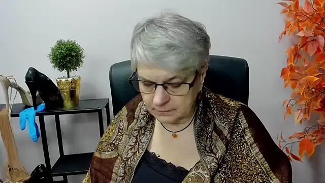 Snapshot of IrisDream chatting on December 2024 07:10:01 AM IrisDream online show from December 2024 07:10:01 AM