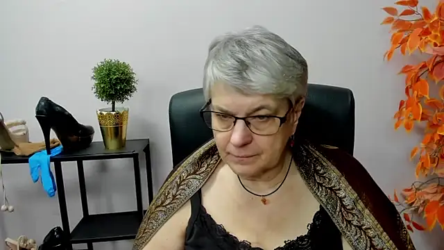 Snapshot of IrisDream chatting on December 2024 01:19:02 PM IrisDream online show from December 2024 01:19:02 PM