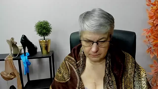 Snapshot of IrisDream chatting on January 2025 07:12:02 AM IrisDream online show from January 2025 07:12:02 AM