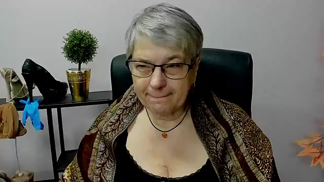 Snapshot of IrisDream chatting on January 2025 07:16:02 AM IrisDream online show from January 2025 07:16:02 AM