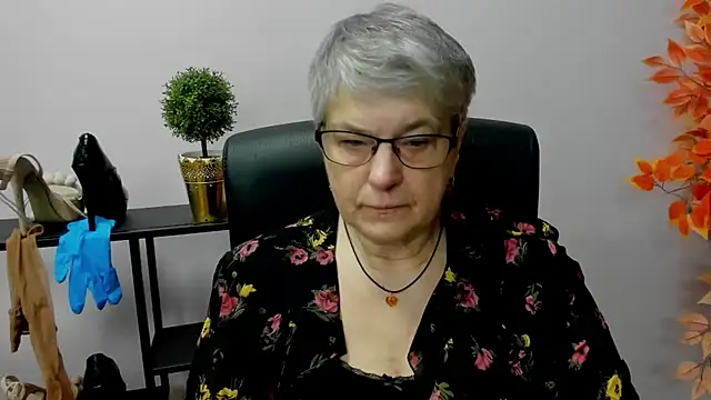 Snapshot of IrisDream chatting on January 2025 07:10:01 AM IrisDream online show from January 2025 07:10:01 AM