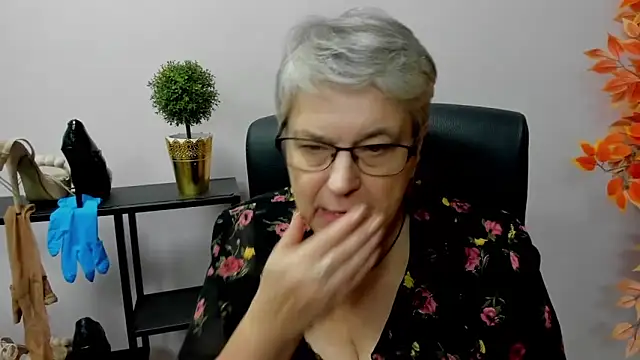 Snapshot of IrisDream chatting on January 2025 01:57:01 PM IrisDream online show from January 2025 01:57:01 PM