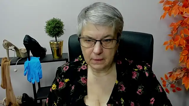 Snapshot of IrisDream chatting on January 2025 07:24:01 AM IrisDream online show from January 2025 07:24:01 AM