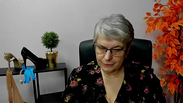 Snapshot of IrisDream chatting on January 2025 01:45:02 PM IrisDream online show from January 2025 01:45:02 PM