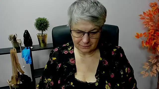 Snapshot of IrisDream chatting on January 2025 07:38:01 AM IrisDream online show from January 2025 07:38:01 AM