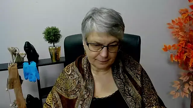 Snapshot of IrisDream chatting on January 2025 11:00:01 AM IrisDream online show from January 2025 11:00:01 AM