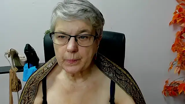 Snapshot of IrisDream chatting on January 2025 10:50:02 AM IrisDream online show from January 2025 10:50:02 AM