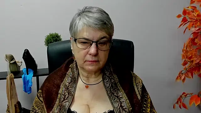 Snapshot of IrisDream chatting on January 2025 07:22:01 AM IrisDream online show from January 2025 07:22:01 AM