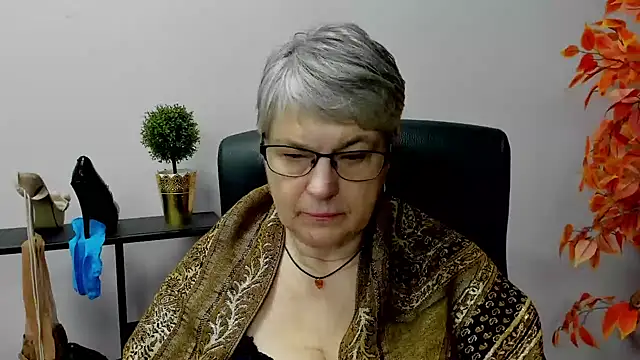 Snapshot of IrisDream chatting on January 2025 10:43:02 AM IrisDream online show from January 2025 10:43:02 AM