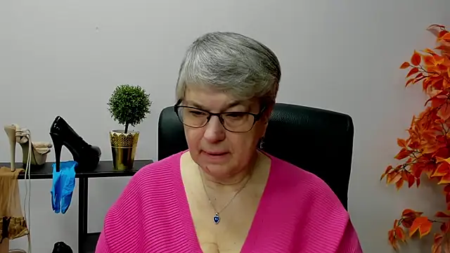 Snapshot of IrisDream chatting on January 2025 07:19:02 AM IrisDream online show from January 2025 07:19:02 AM