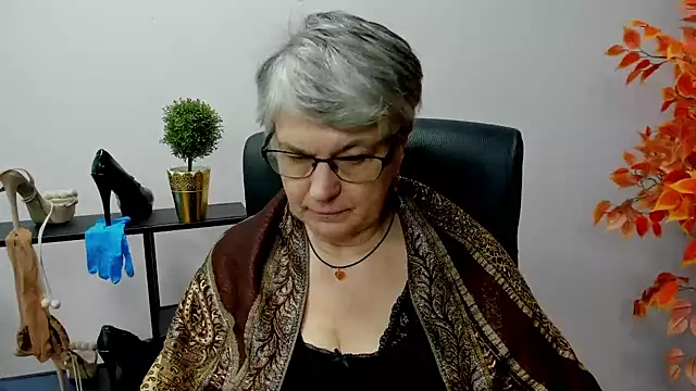 Snapshot of IrisDream chatting on January 2025 11:00:02 AM IrisDream online show from January 2025 11:00:02 AM