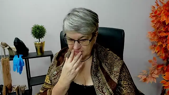 Snapshot of IrisDream chatting on January 2025 07:22:01 AM IrisDream online show from January 2025 07:22:01 AM