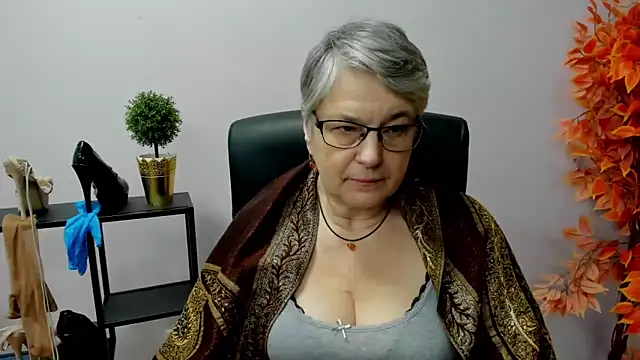 Snapshot of IrisDream chatting on January 2025 10:48:01 AM IrisDream online show from January 2025 10:48:01 AM