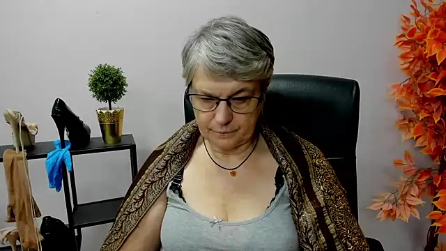 Snapshot of IrisDream chatting on January 2025 01:49:01 PM IrisDream online show from January 2025 01:49:01 PM