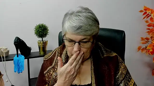 Snapshot of IrisDream chatting on January 2025 10:50:02 AM IrisDream online show from January 2025 10:50:02 AM