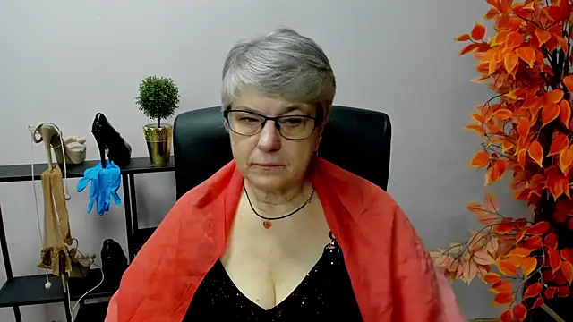 Snapshot of IrisDream chatting on January 2025 07:18:02 AM IrisDream online show from January 2025 07:18:02 AM