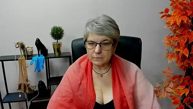 Snapshot of IrisDream chatting on January 2025 01:23:02 PM IrisDream online show from January 2025 01:23:02 PM