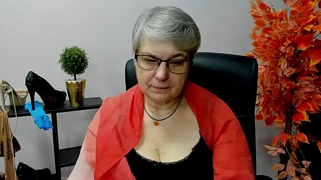 Snapshot of IrisDream chatting on February 2025 07:18:02 AM IrisDream online show from February 2025 07:18:02 AM