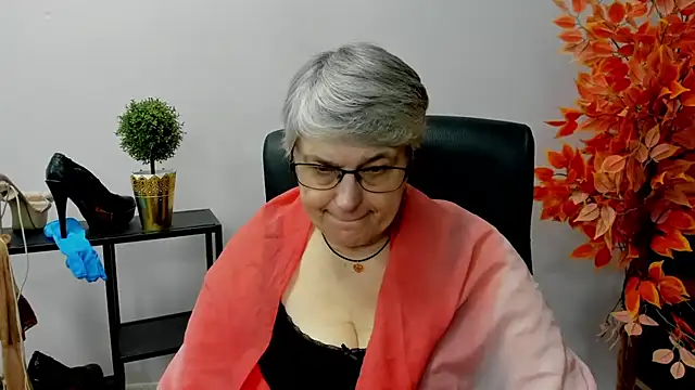 Snapshot of IrisDream chatting on February 2025 10:58:02 AM IrisDream online show from February 2025 10:58:02 AM