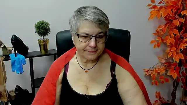 Snapshot of IrisDream chatting on February 2025 07:18:01 AM IrisDream online show from February 2025 07:18:01 AM