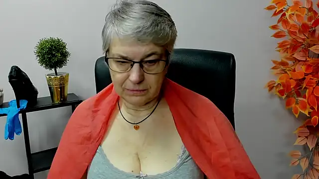 Snapshot of IrisDream chatting on February 2025 07:24:02 AM IrisDream online show from February 2025 07:24:02 AM