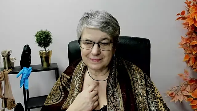 Snapshot of IrisDream chatting on February 2025 10:14:01 AM IrisDream online show from February 2025 10:14:01 AM