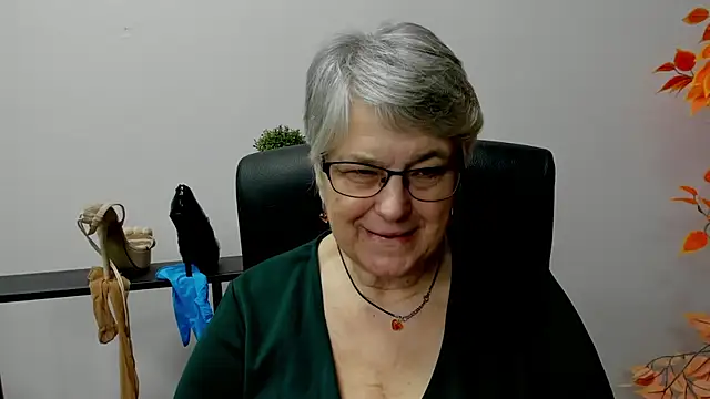 Snapshot of IrisDream chatting on February 2025 01:51:02 PM IrisDream online show from February 2025 01:51:02 PM