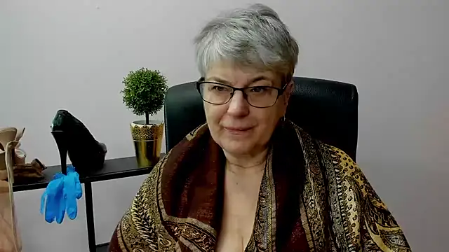 Snapshot of IrisDream chatting on February 2025 10:51:02 AM IrisDream online show from February 2025 10:51:02 AM