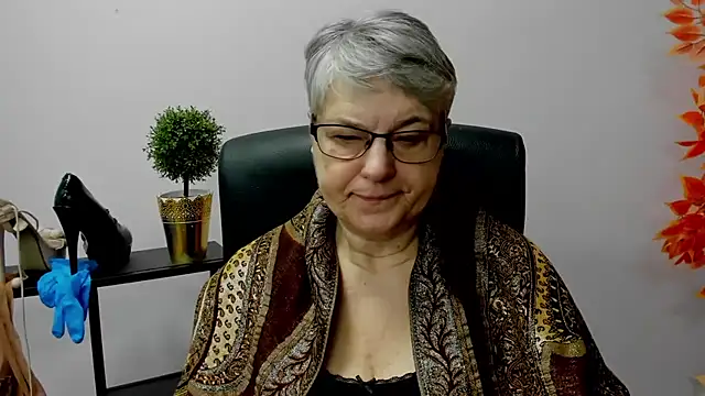 Snapshot of IrisDream chatting on February 2025 07:21:01 AM IrisDream online show from February 2025 07:21:01 AM