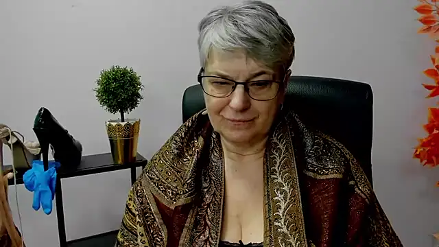 Snapshot of IrisDream chatting on February 2025 10:49:02 AM IrisDream online show from February 2025 10:49:02 AM