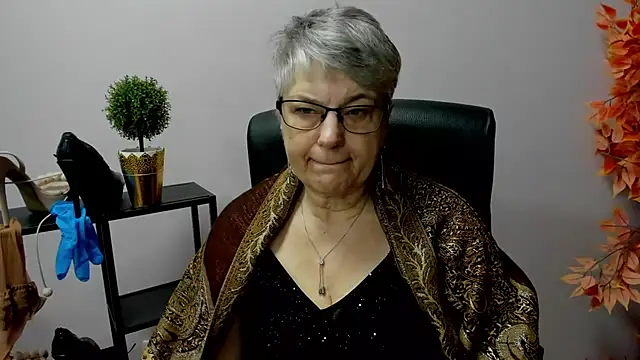 Snapshot of IrisDream chatting on February 2025 07:12:02 AM IrisDream online show from February 2025 07:12:02 AM