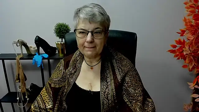 Snapshot of IrisDream chatting on February 2025 07:11:02 AM IrisDream online show from February 2025 07:11:02 AM